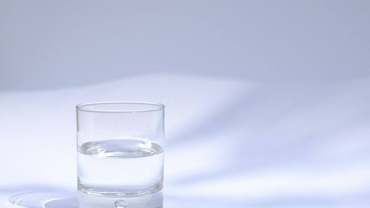 clear drinking glass filled with water